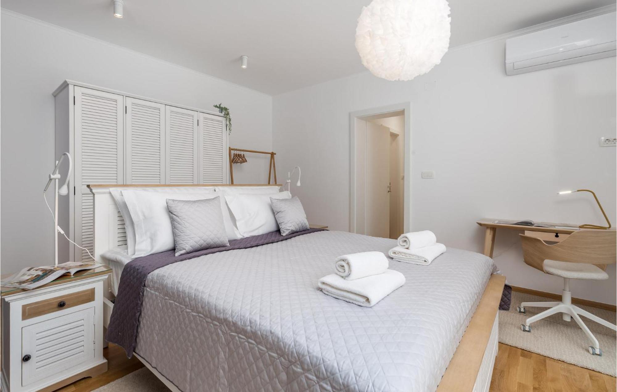 Amazing Apartment In Mali Losinj With Wifi 外观 照片
